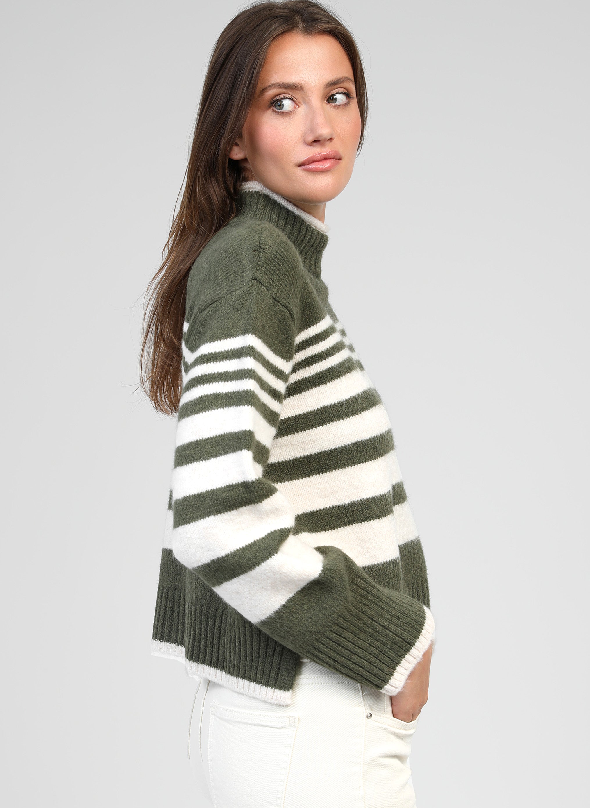PULL LERONI kaki