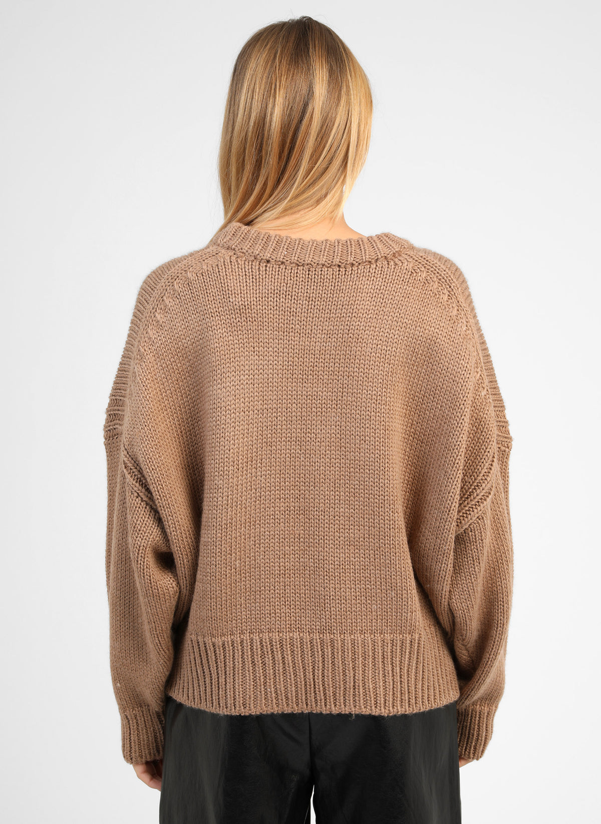 PULL LEVITORIO sable