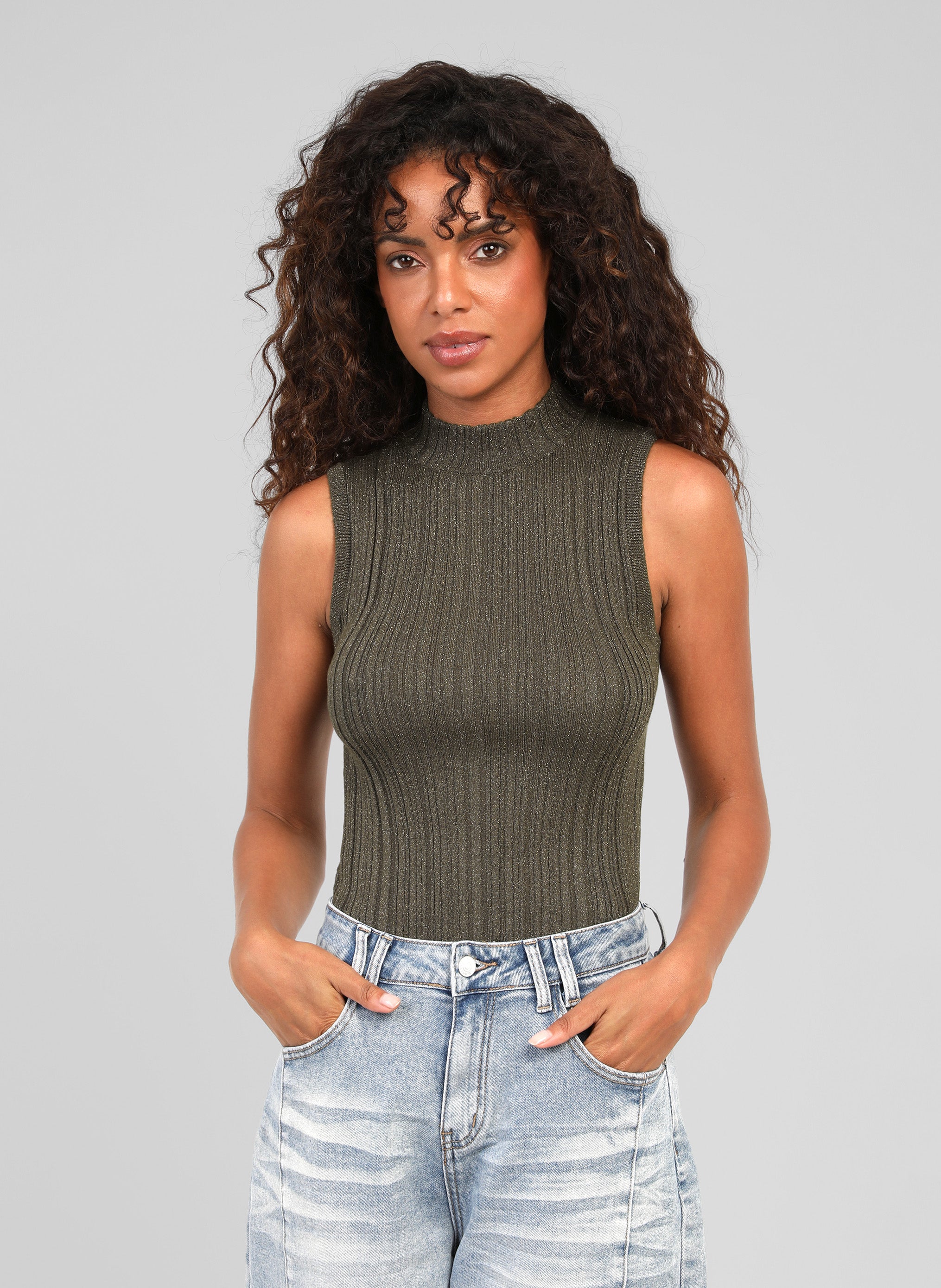 CAMISETA SIN MANGAS LUXIE color verde militar
