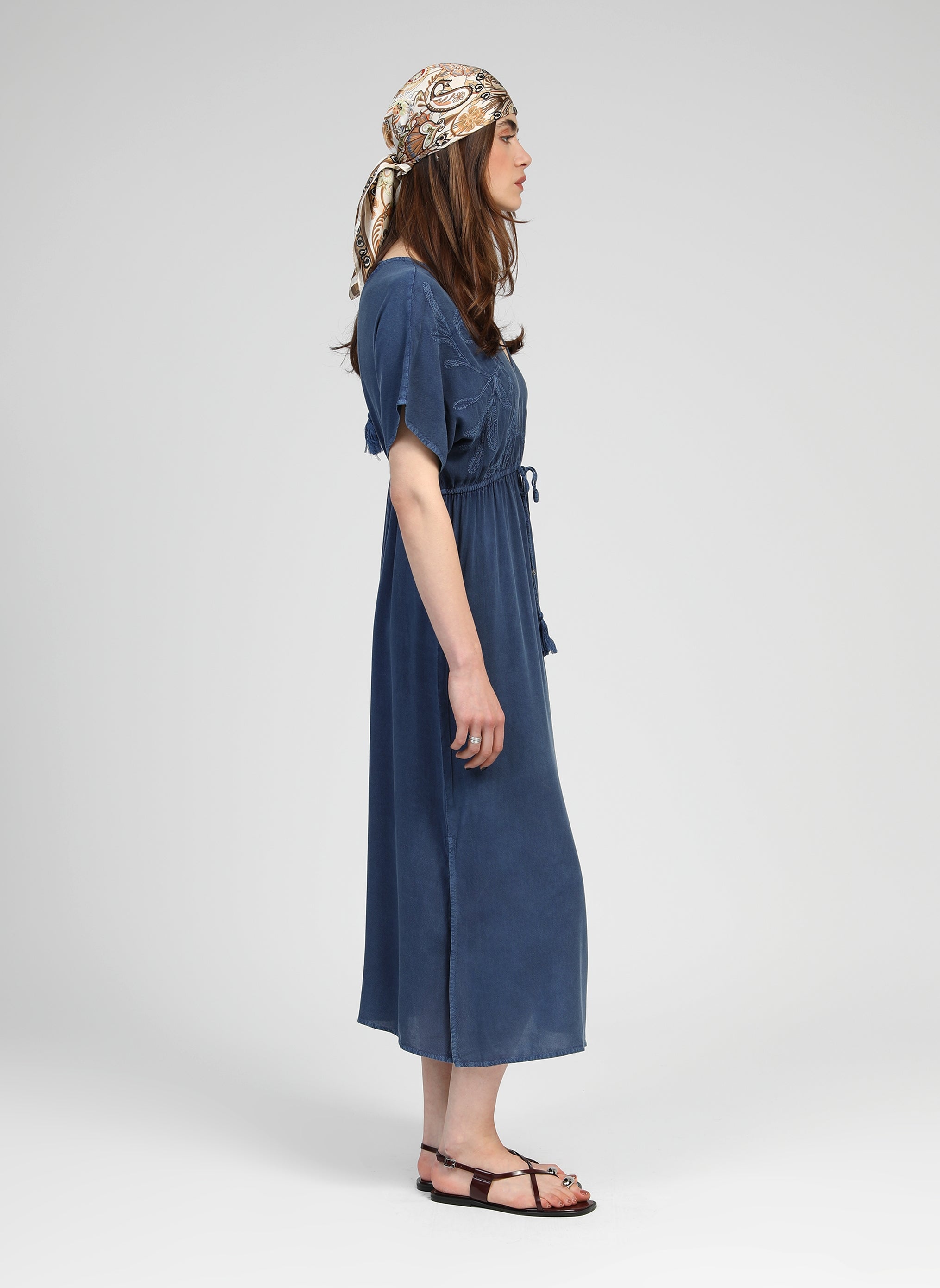 OMALYNA vestido midi índigo