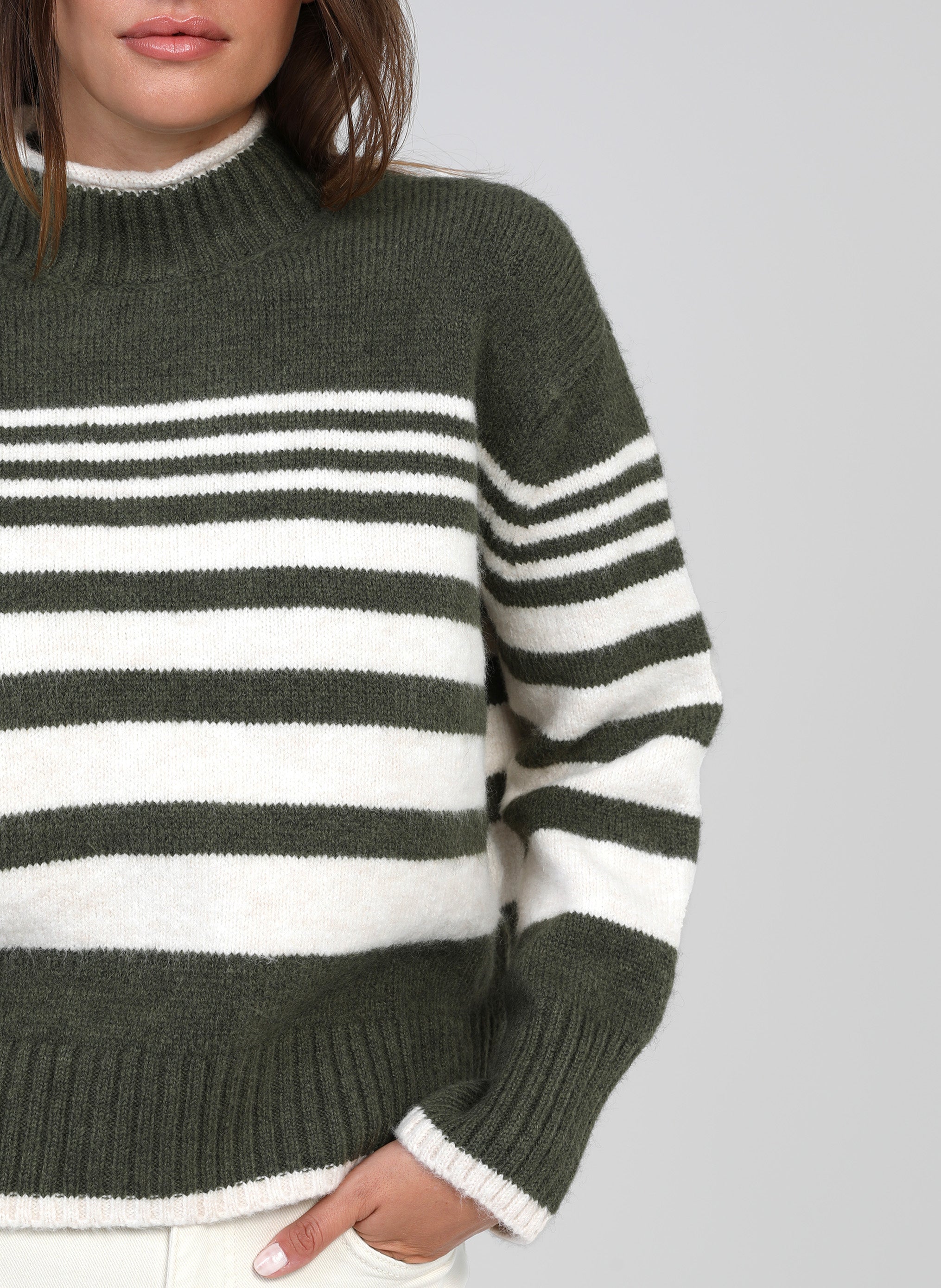 PULL LERONI kaki