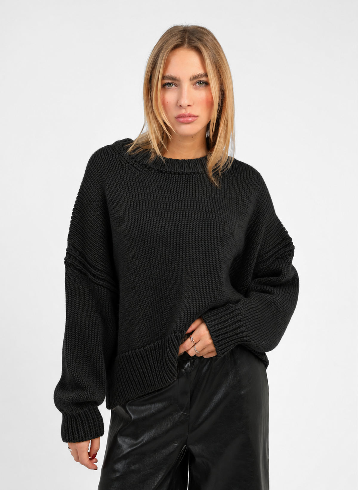 LEVITORIO Sweater, Black