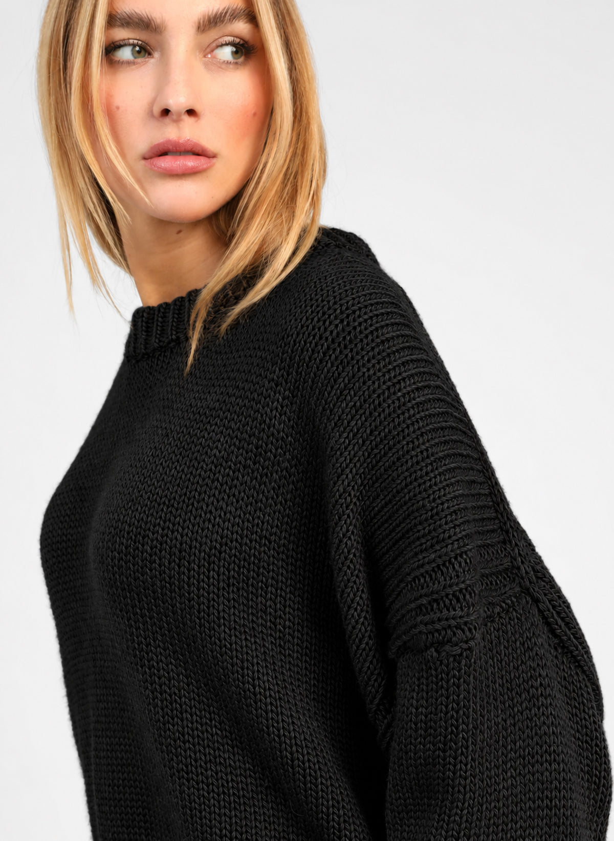 LEVITORIO Sweater, Black