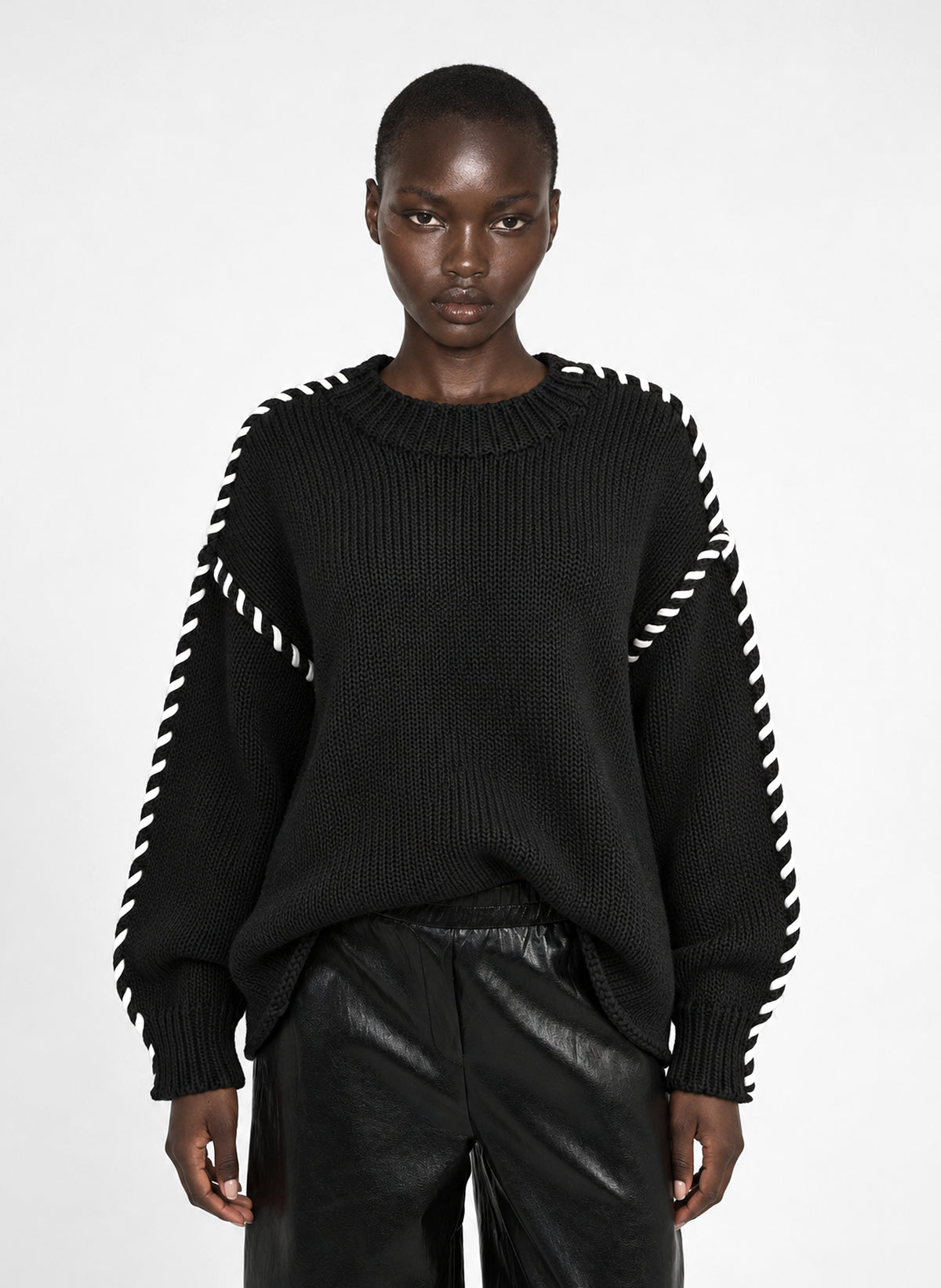 LEVOJOKI Sweater, Black